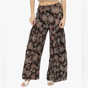 Angie Women's Wide Leg Pants with Lace Inserts Size Medium NWT Brand New